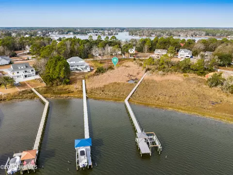 1065 Chadwick Shores Dr, Sneads Ferry, NC 28460