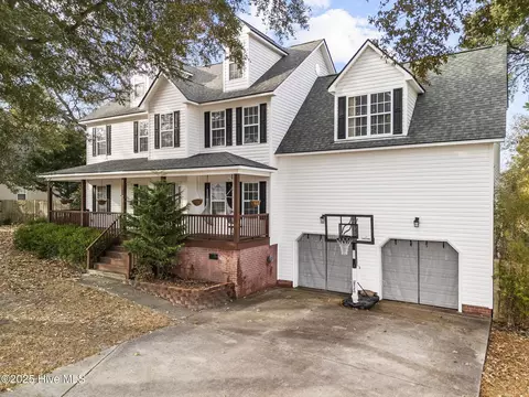 143 Shellbank Dr, Sneads Ferry, NC 28460
