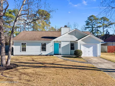 201 Meadow Ln, Jacksonville, NC 28546