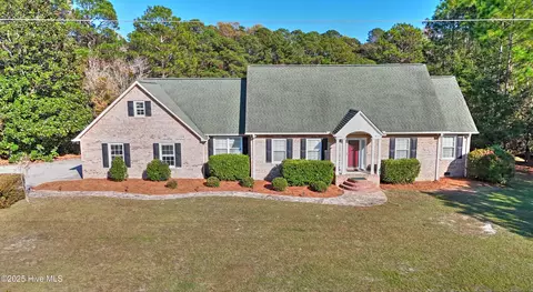 10 Queens Grant Cir SW, Shallotte, NC 28470