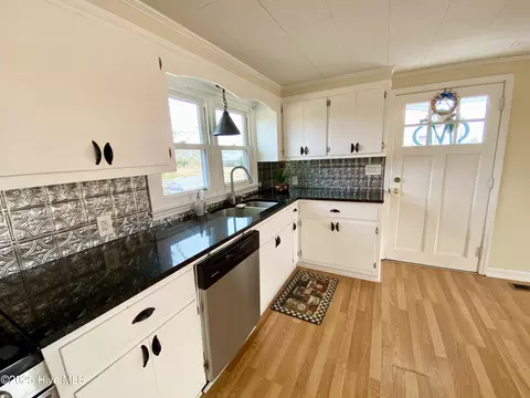 Kitchen - 112 Croaker St, Davis, NC 28524 photo 2 of 3