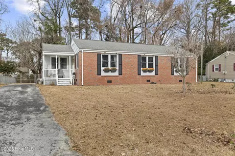 809 Barn St, Jacksonville, NC 28540