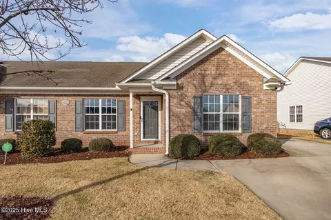 2320 Saddleback Dr #B, Winterville, NC 28590
