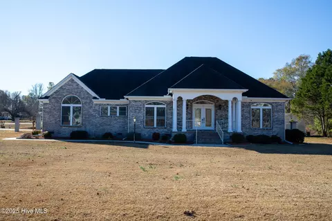 27 Stewart Cir, Whiteville, NC 28472