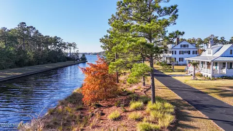 790 E Harborside Rd, Oriental, NC 28571