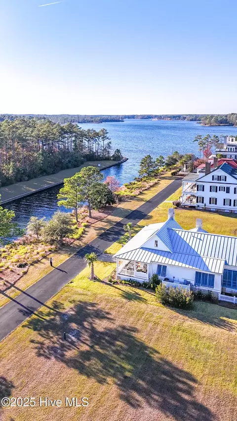 790 E Harborside Rd, Oriental, NC 28571 photo 2