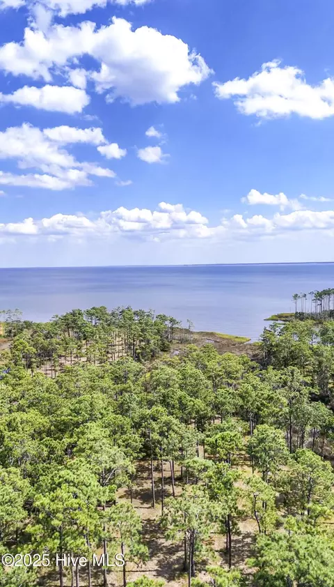 49 River Watch Rd, Oriental, NC 28571