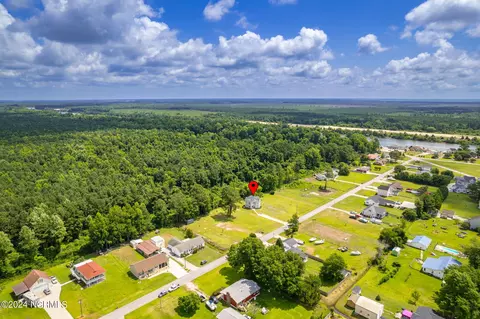 335 Country Club Ln, Newport, NC 28570