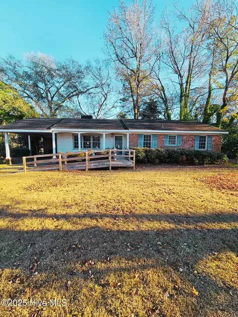 101 Heritage St, Greenville, NC 27858