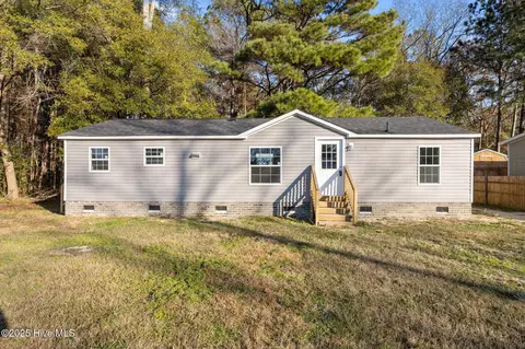 66 Willow Creek Ln, Whiteville, NC 28472