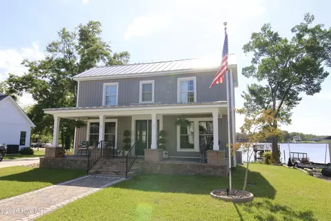 Exterior - 109 N Main St, Bath, NC 27808 photo 5 of 7