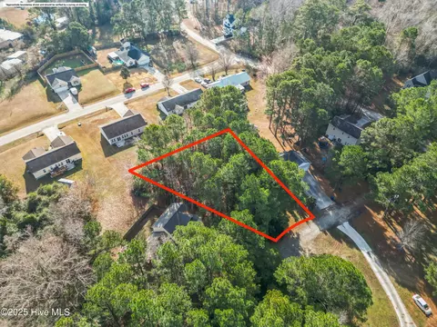 304 Lakeview Ct, Sneads Ferry, NC 28460