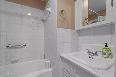 Bath - 30 Windmere Rd, Pinehurst, NC 28374 photo 1 of 1