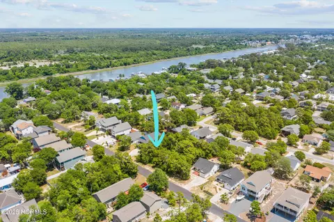 150 NE 8th St, Oak Island, NC 28465