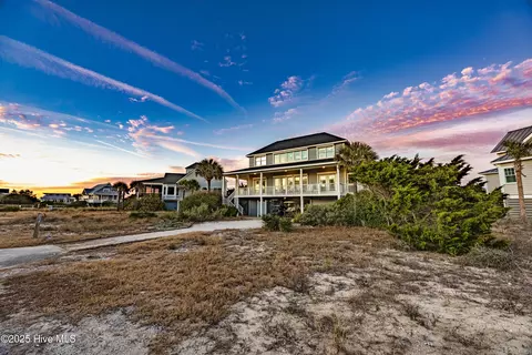 9 Peppervine Trl, Bald Head Island, NC 28461