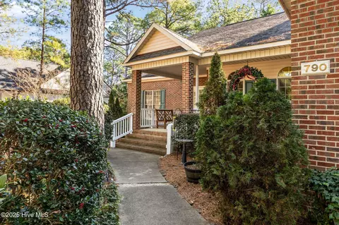 790 Monticello Dr, Pinehurst, NC 28374