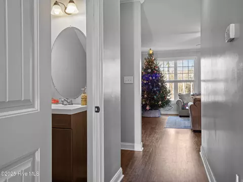 Entry Way - 123 Beagle Dr, Hubert, NC 28539 photo 4 of 5