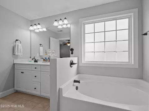 Bath - 123 Beagle Dr, Hubert, NC 28539 photo 3 of 5