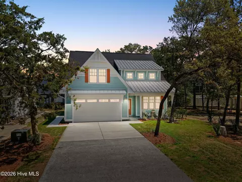 114 NE 31st St, Oak Island, NC 28465