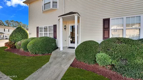 3812 E Vancroft Cir #L1, Winterville, NC 28590