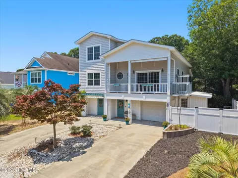 105 SE 17th St, Oak Island, NC 28465