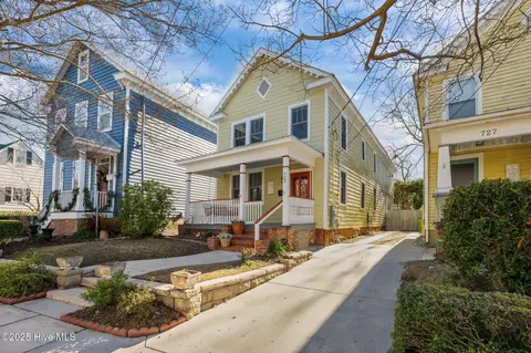 723 Pollock St, New Bern, NC 28562