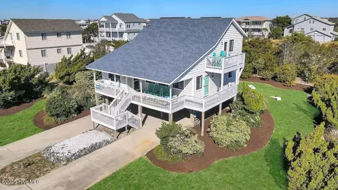 6602 W Beach Dr, Oak Island, NC 28465