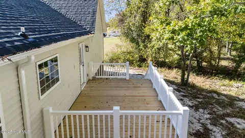 Exterior - 263 Treasure Point Rd, Bath, NC 27808 photo 5 of 14