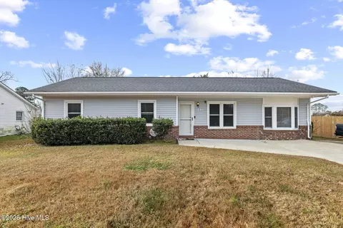 1041 Birchwood Ln, Jacksonville, NC 28546
