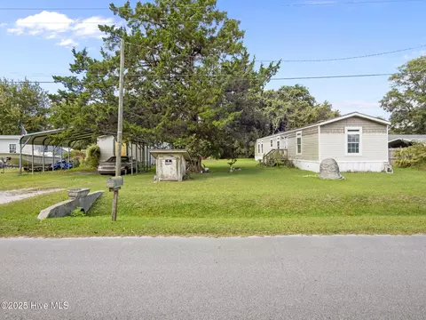143 Zacchaeus Ave, Morehead City, NC 28557