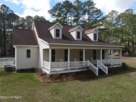 Exterior - 402 Confederate St, Windsor, NC 27983 photo 6 of 13
