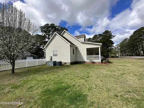 Exterior - 402 Confederate St, Windsor, NC 27983 photo 8 of 13