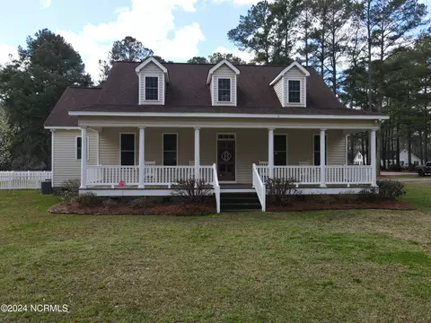 Exterior - 402 Confederate St, Windsor, NC 27983 photo 2 of 13