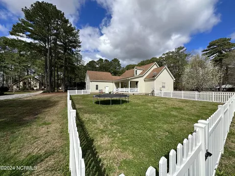 Exterior - 402 Confederate St, Windsor, NC 27983 photo 12 of 13