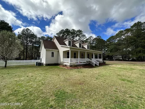 Exterior - 402 Confederate St, Windsor, NC 27983 photo 4 of 13