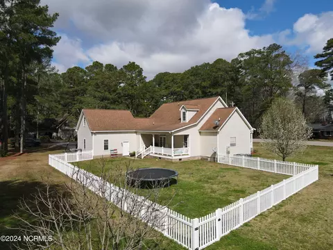 Exterior - 402 Confederate St, Windsor, NC 27983 photo 10 of 13