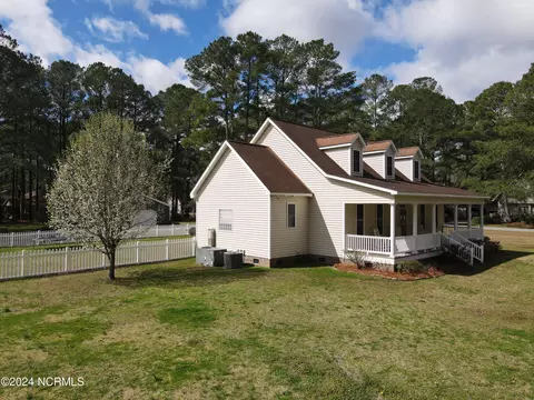 Exterior - 402 Confederate St, Windsor, NC 27983 photo 9 of 13