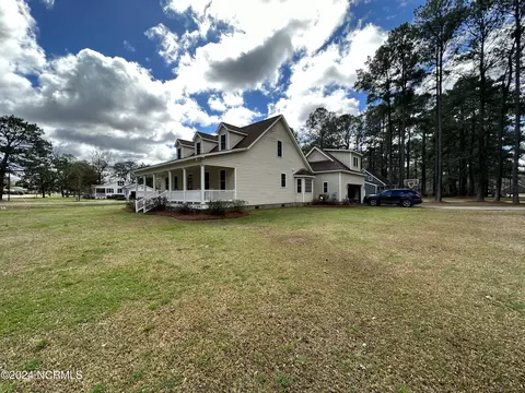Exterior - 402 Confederate St, Windsor, NC 27983 photo 7 of 13