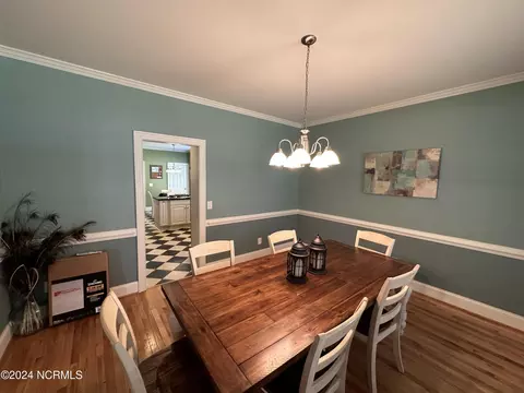 Dining - 402 Confederate St, Windsor, NC 27983 photo 4 of 4