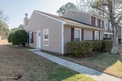112 Palace Cir, Jacksonville, NC 28546