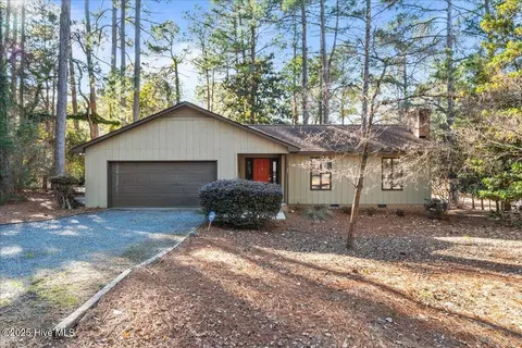 215 Merion Cir, Pinehurst, NC 28374