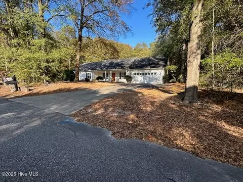4591 Mill St, Hope Mills, NC 28348