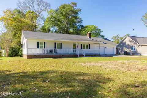 151 Hunting Bay Dr, Cape Carteret, NC 28584