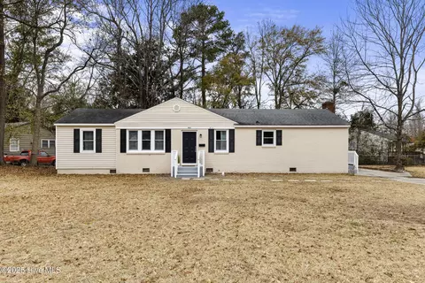 423 Nelson Dr, Jacksonville, NC 28540
