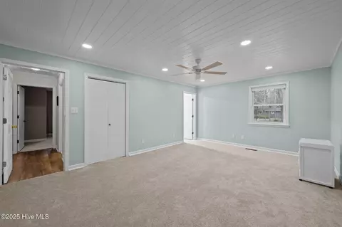Bedroom - 107 Pineview Dr, Oriental, NC 28571 photo 3 of 5