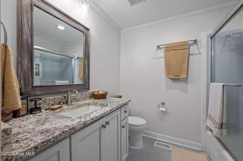 Bath - 107 Pineview Dr, Oriental, NC 28571 photo 4 of 5