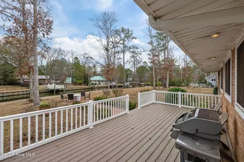 Exterior - 107 Pineview Dr, Oriental, NC 28571 photo 2 of 12