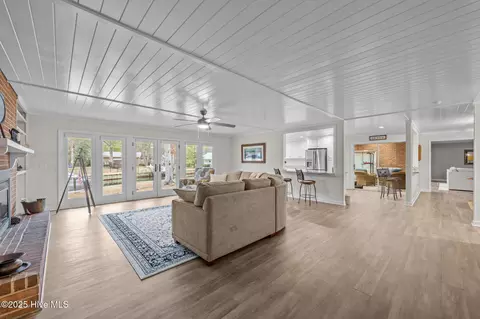 Living - 107 Pineview Dr, Oriental, NC 28571 photo 1 of 5
