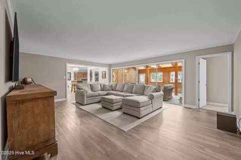 Living - 107 Pineview Dr, Oriental, NC 28571 photo 5 of 5