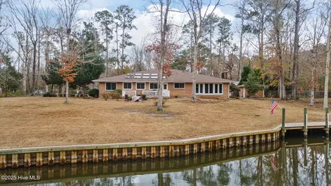 Exterior - 107 Pineview Dr, Oriental, NC 28571 photo 6 of 12